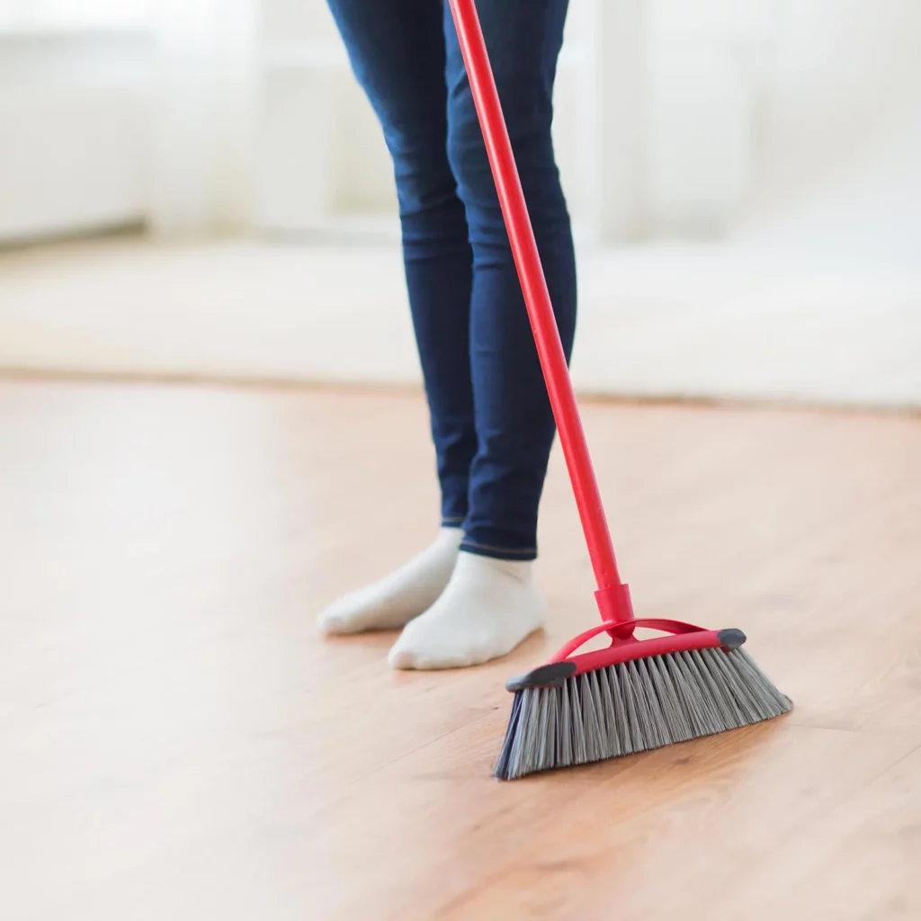 Laminate floor cleaning | Derailed Commodity Flooring & Furniture